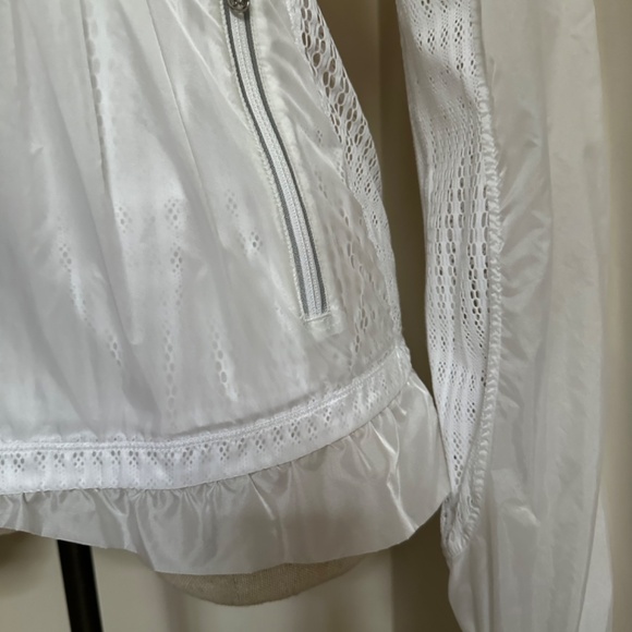 Lululemon Ultra Light Run Wild Jacket White 6 - Picture 3 of 10